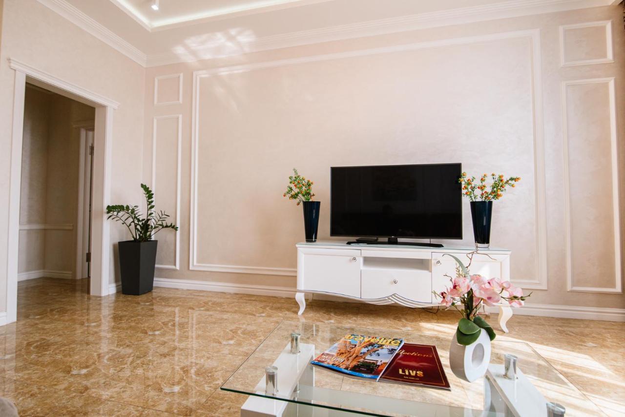 Апартаменты Luxury For Business & Pleasure Royal 2 Киев Экстерьер фото